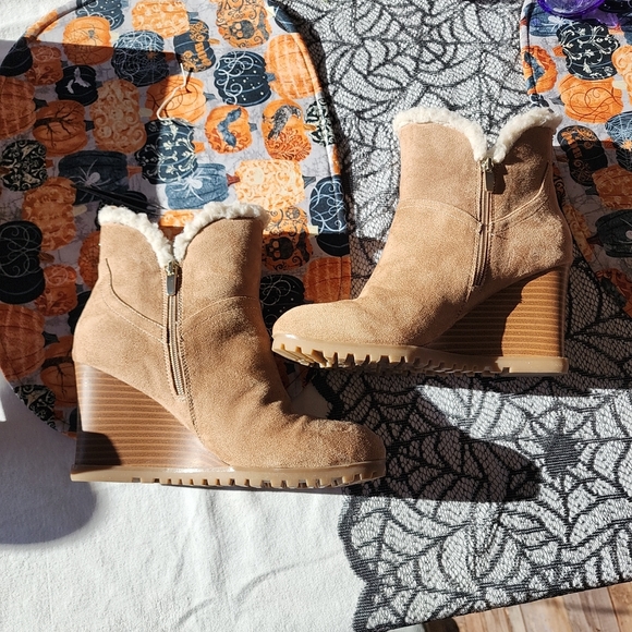 NEW Nine West Wedge Ankle boots, sherpa lined, Sz 8.5 - Picture 5 of 10